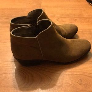 BOOTIES: SIZE 9